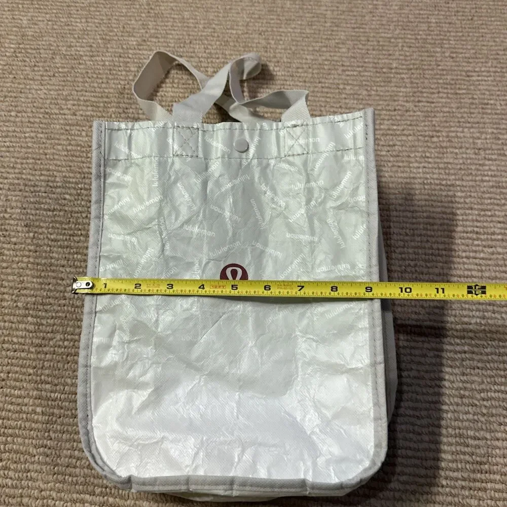 Lululemon small lunch Bag 100% Recycled Polypropylene 9